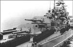 Построение экипажа на палубе линкора “Бисмарк” 5 мая 1941 года в честь посещения корабля Гитлером