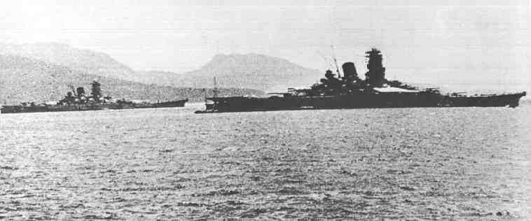 "Yamato" и "Musashi" на базе в Куре