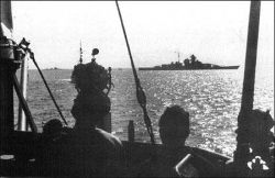 "Бисмарк" следует в Норвегию – фото с тральщика 5-й флотилии
