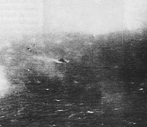 Фото "Бисмарка" с одного из "Суордфишей" 825-й эскадрильи, 24 мая