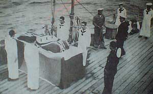 Траурная церемония на борту испанского крейсера "Канариас"