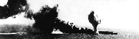 Попадание очередной торпеды в «Сёхо», 7 мая 1942 г.