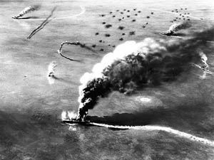 Горят японские авианосцы – американская диорама сражения у атолла «Мидуэй».