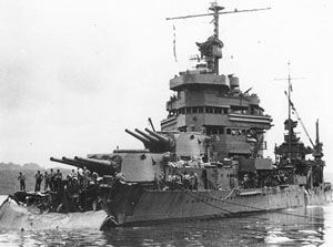 Крейсер «Миннеаполис» с оторванным носом после сражения у Тассафаронги.
